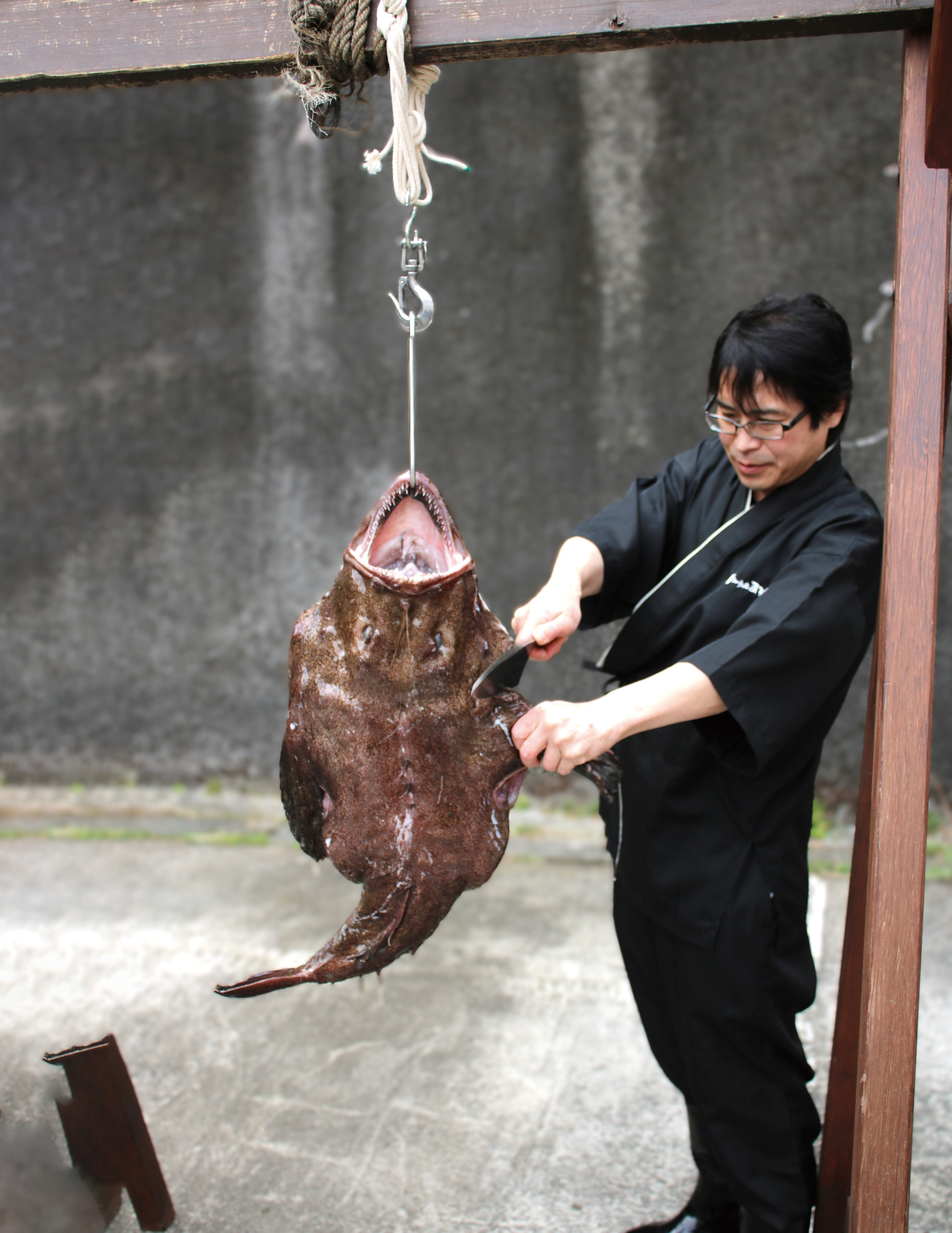 あんこう吊るし切り体験