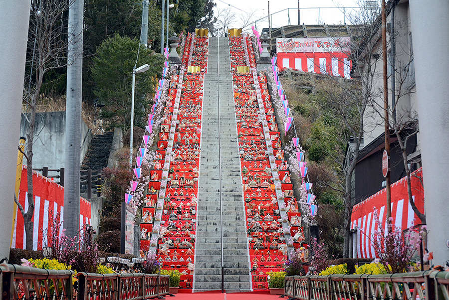 百段階段でひなまつり