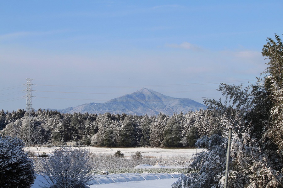 雪景色の筑波山