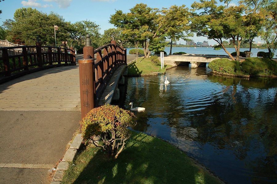 千波湖と湖畔橋